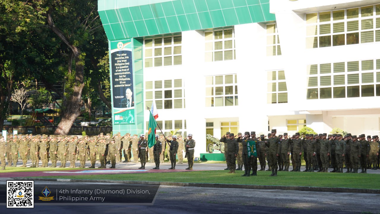 4th - The 4th Infantry (Diamond) Division joined the simultaneous flag ...