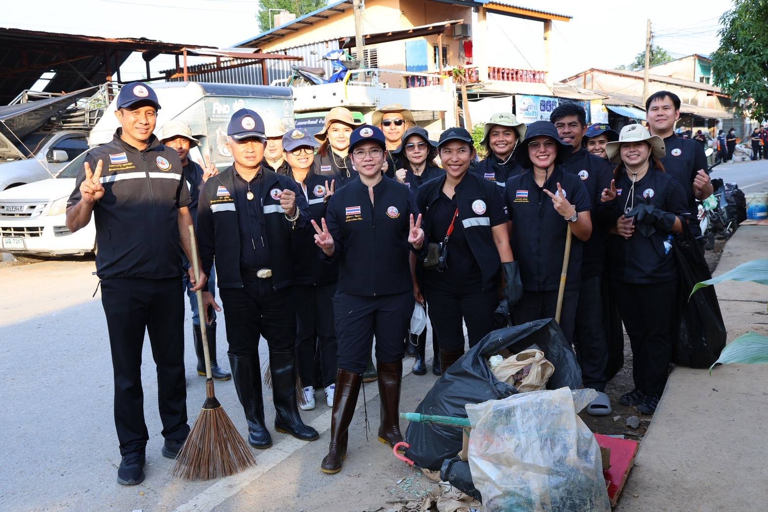 กรมพัฒนาที่ดิน - มอบ พด.13 ไมคอร์ไรซาสำหรับข้าวโพด แก่หมอดินอาสาผู้รับ ...