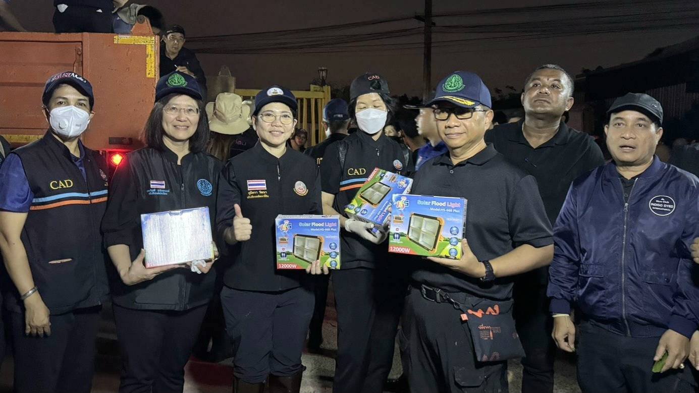กรมพัฒนาที่ดิน - มอบ พด.13 ไมคอร์ไรซาสำหรับข้าวโพด แก่หมอดินอาสาผู้รับ ...