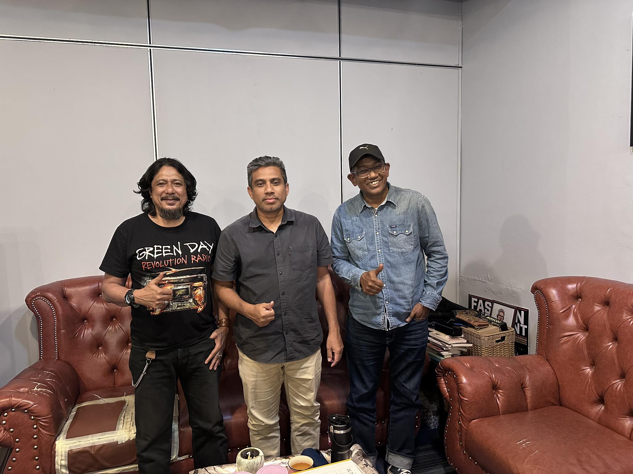 Cikgu - Figura Zaman Aku bercerita dari kiri Syed Amran Al Yahya ...