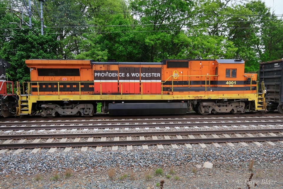 え*に様 Providence eH-202TRSC Providence and Worcester freight train with unique locomotive
