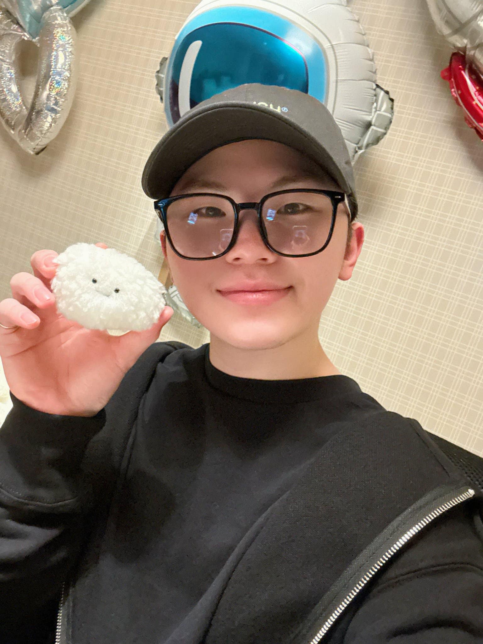 woozi birthday selcas!! ς(>‿<.)