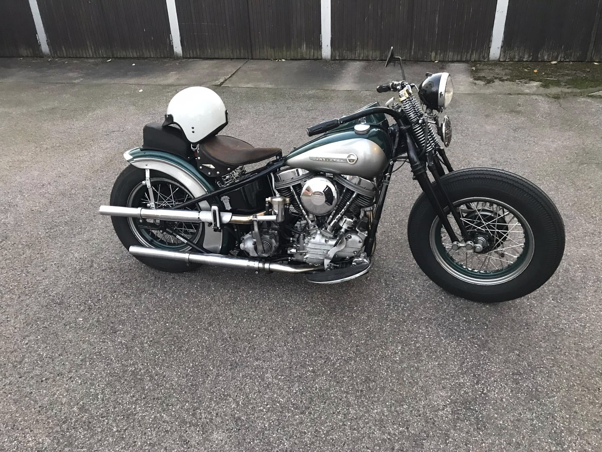 Goodness gracious. What a beautiful Panhead bobber. Set up just 