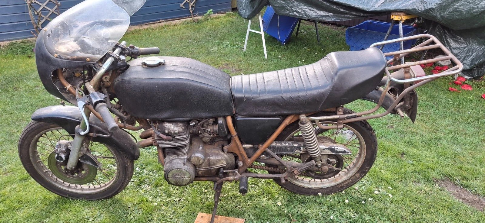 Honda CB400 Super Four with new project blaster screen