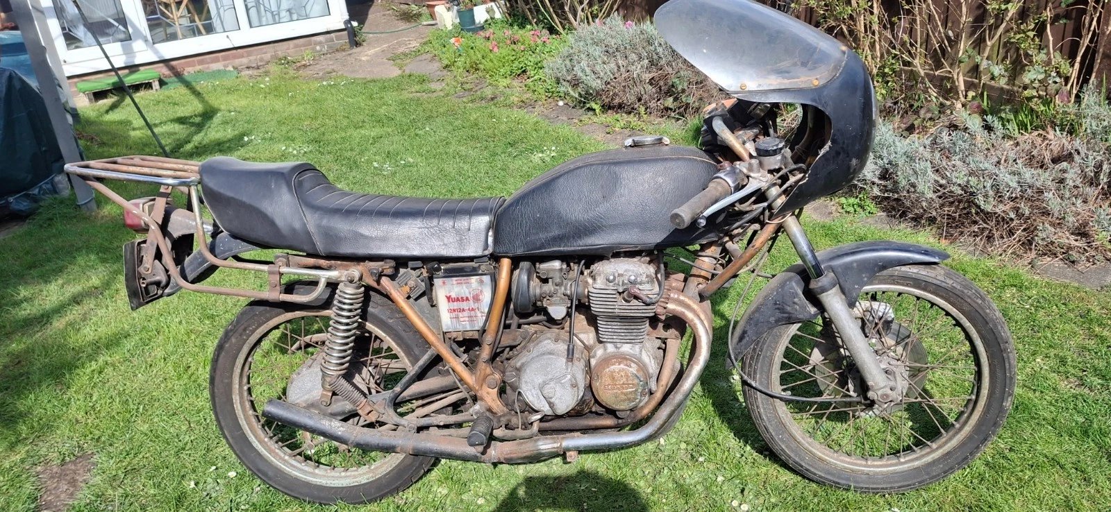 Honda CB400 Super Four with new project blaster screen