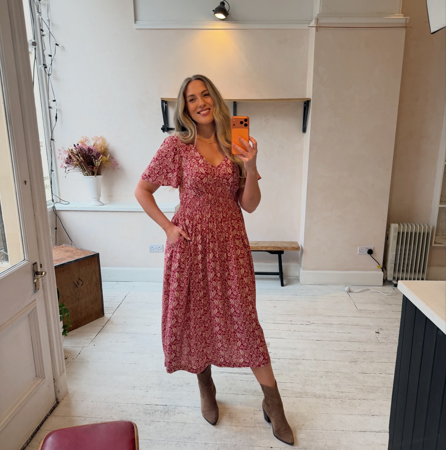 ladies dress shops edinburgh Swipe for a few sneak peeks of what you can expect to try on at our pop up this weekend! We've got our full range of Collection 20 at the shop Rojo
