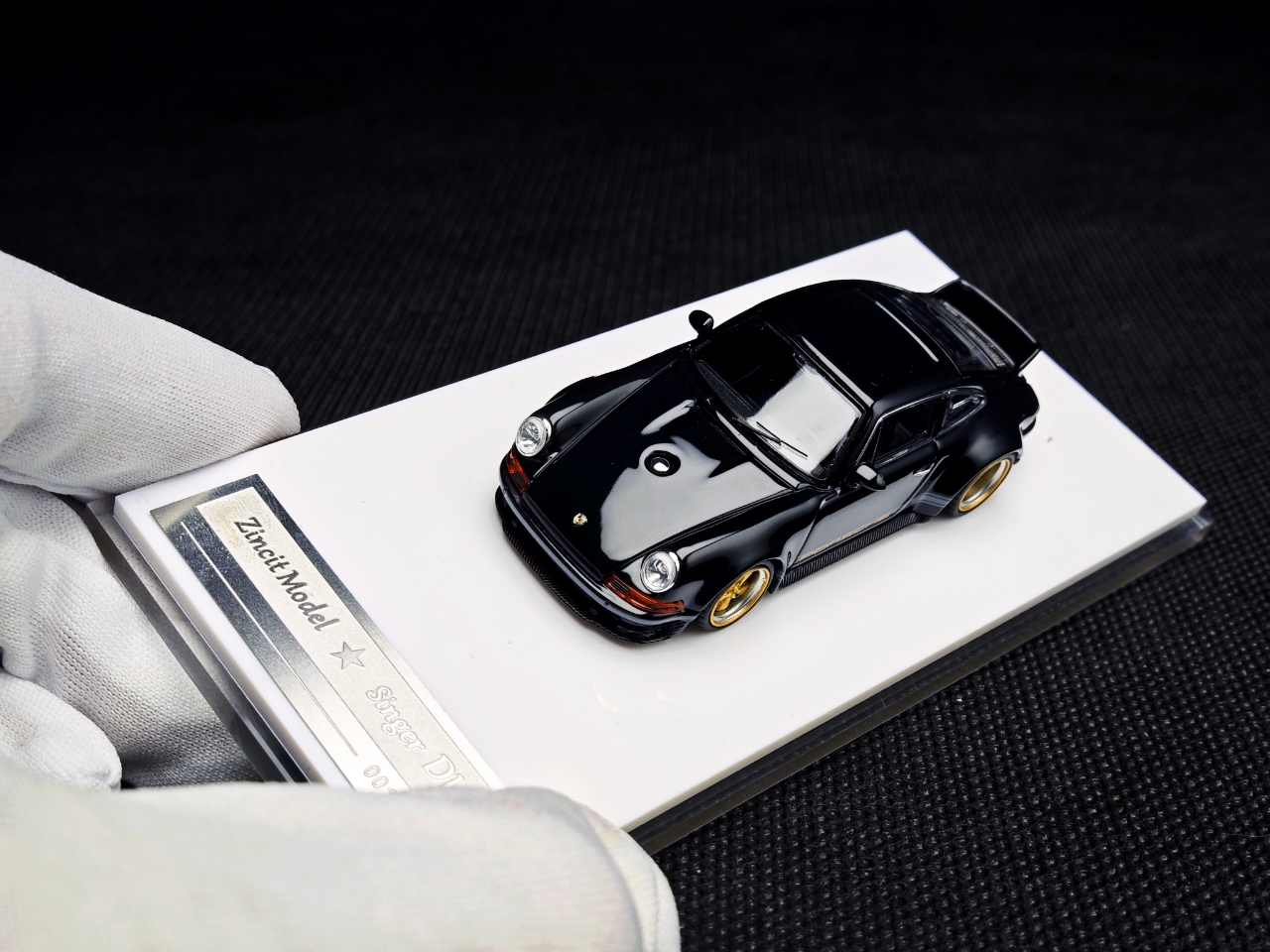 PRE ORDER : Zincit Model Singer 1/64 Diecast Model. 1. Coupe Model