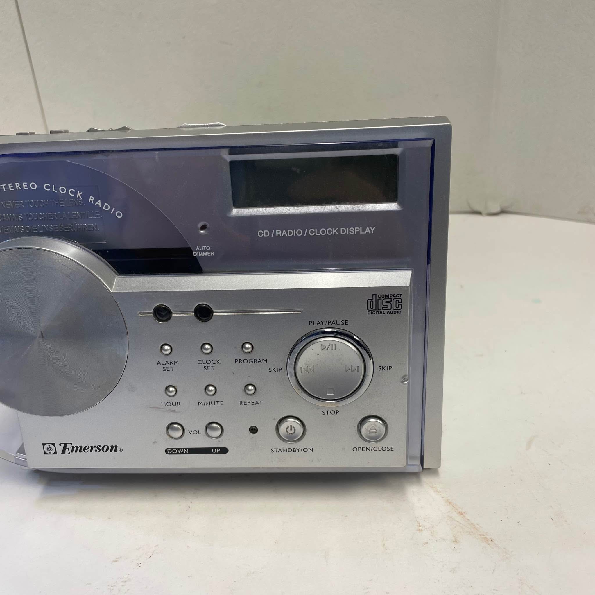 Emerson CKD2328 AM/FM CD Stereo Clock Radio Swinging Electronic