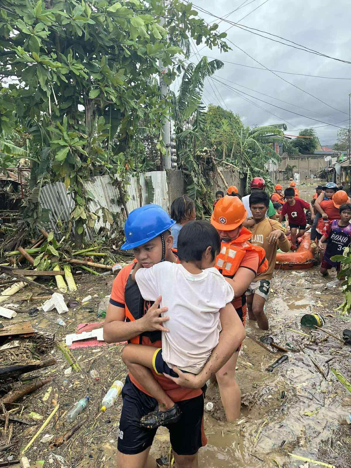 MANILA - LOOK: Philippine Coast Guard personnel rescue residents ...