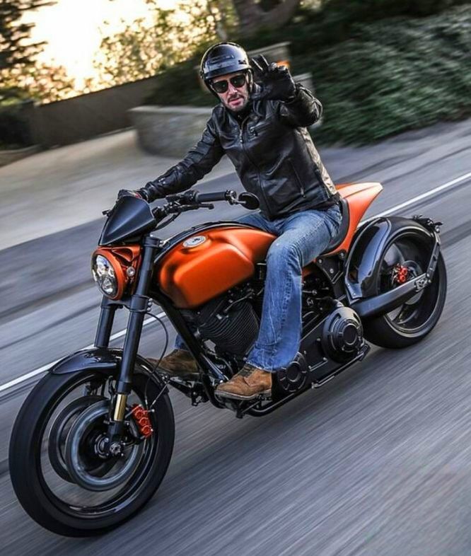Cafe - Keanu Reeves on his ARCH KRGT-1 🧡🧡 Arch Motorcycle | Facebook
