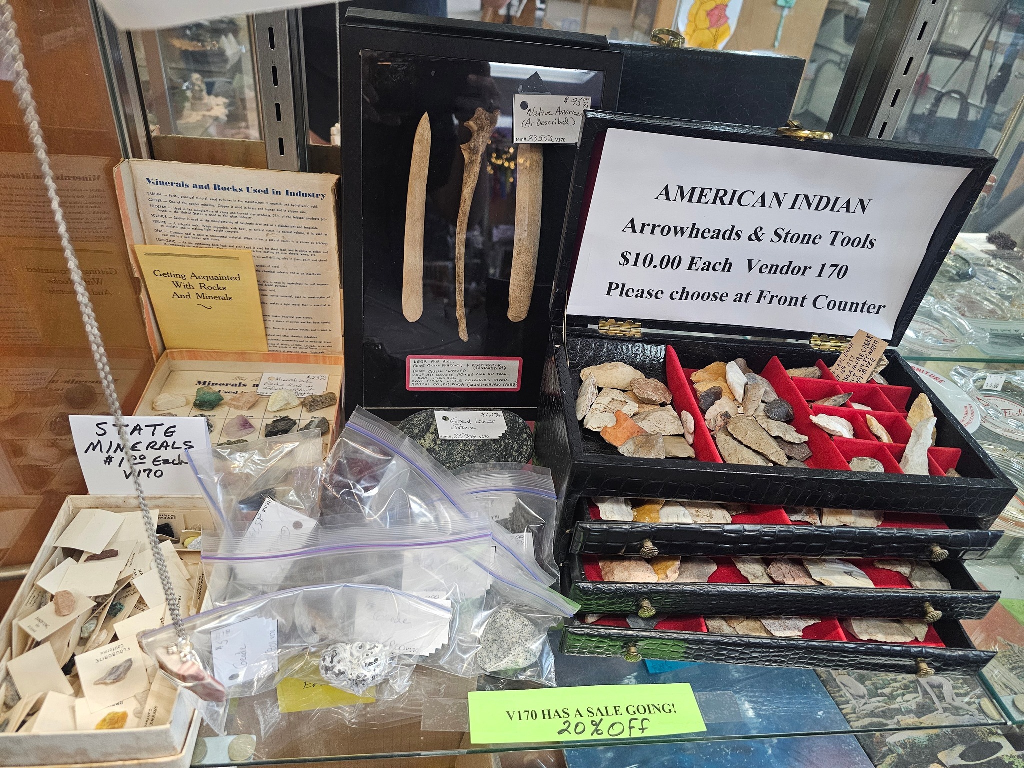 Emma Rae's Antiques &... - Emma Rae's Antiques & Uniques
