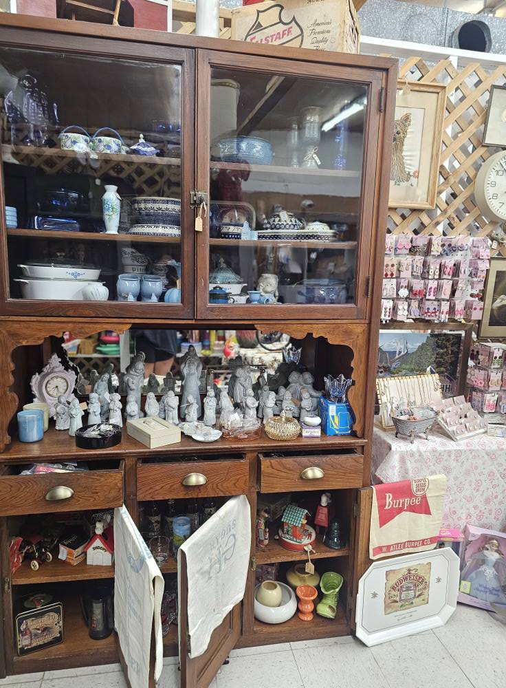 Emma Rae's Antiques &... - Emma Rae's Antiques & Uniques