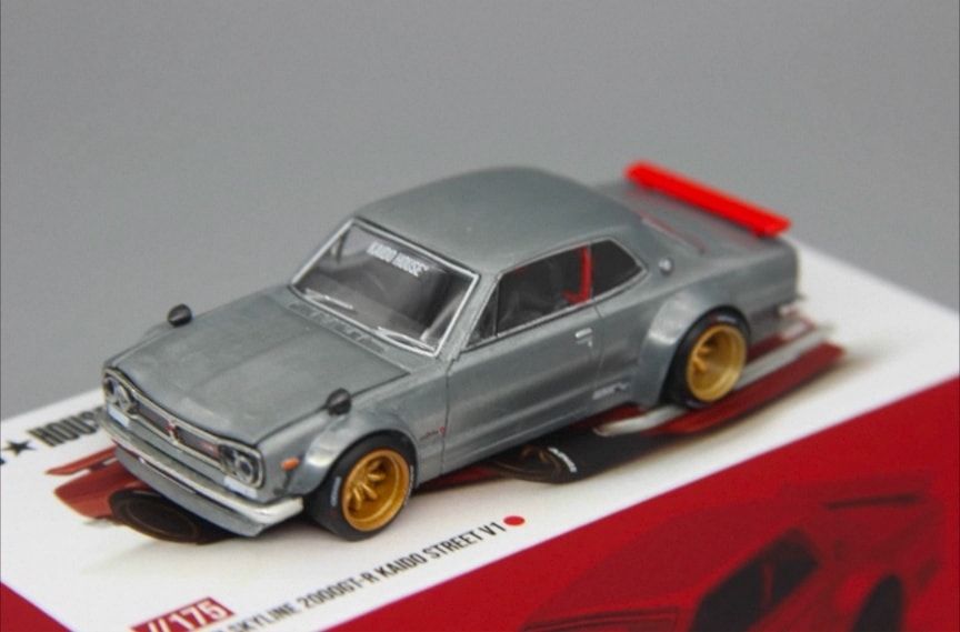 JDM Legend 1972 Nissan Skyline 2000GT-R (KPGC10) in the palm of