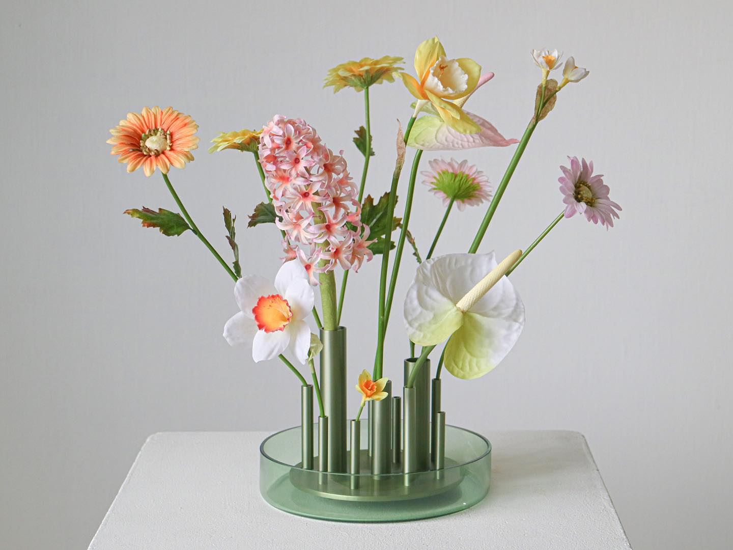 Ikeru Low Vase arranged by @permaflora.th, leading faux flower artist in Thailand. Few pieces left on Ikeru Low Vase. Order now at LINE @ norse_republics https://bit.ly/LineNorse