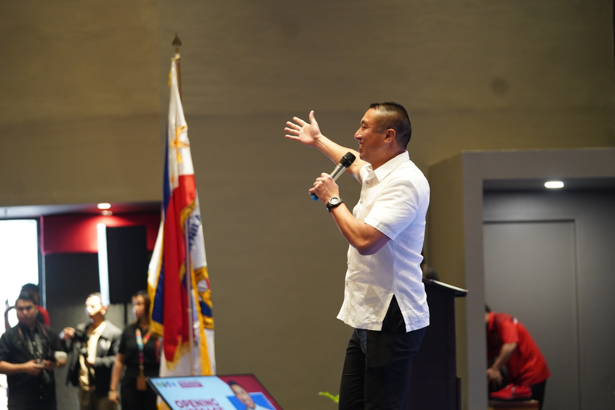 City - Magkakasamang itinaas ng mga lingkod bayan ng Pamahalaang ...