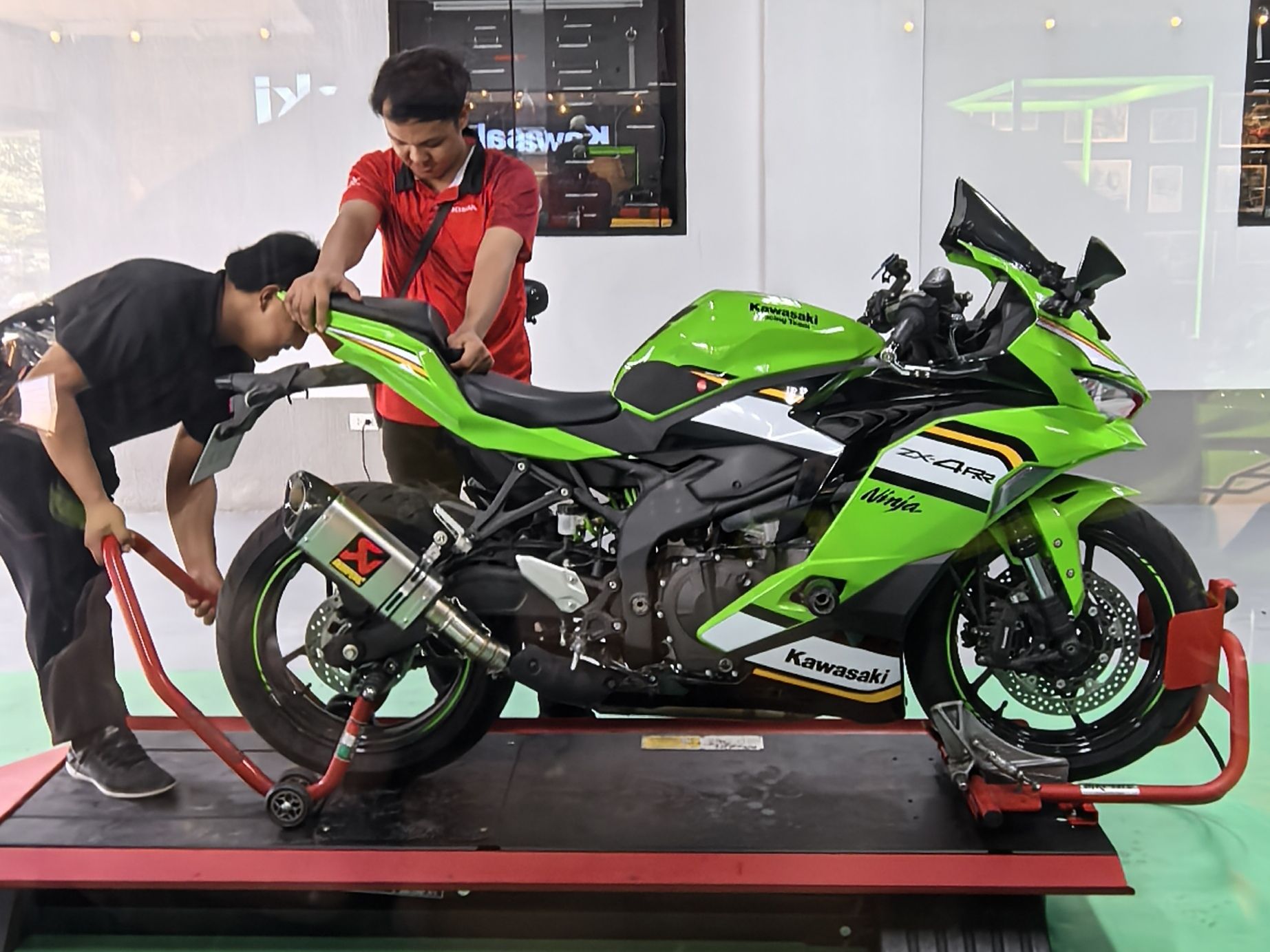 2025 Kawasaki Ninja ZX10R for sale with Akrapovic exhaust
