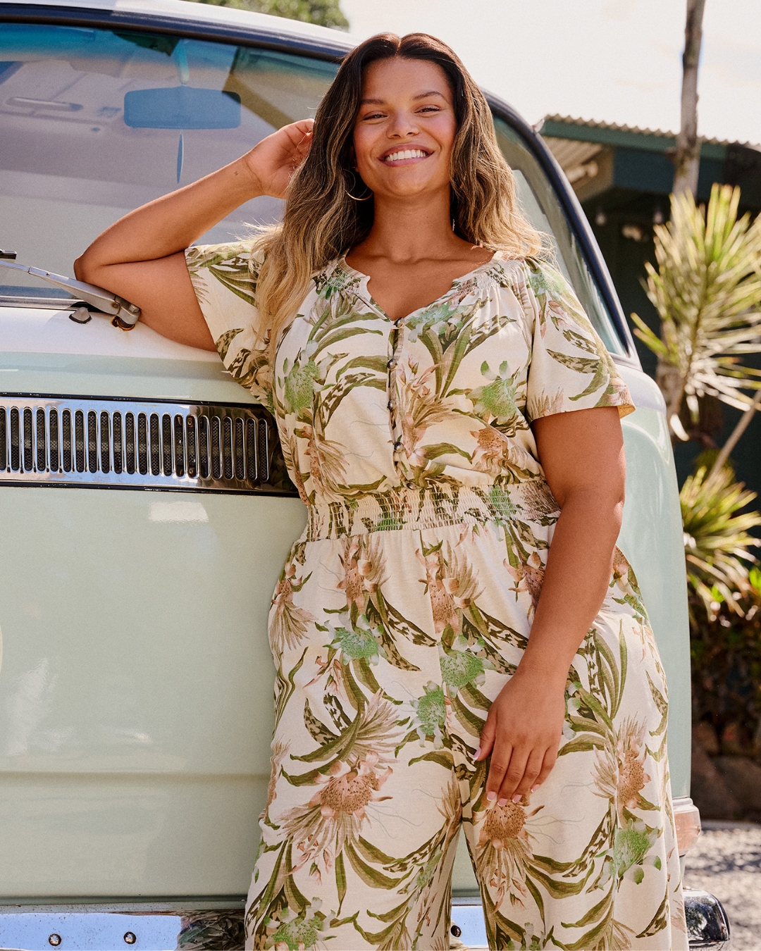 black and gold club dress Short Party 70033 by Chandalier Black/Gold / 2 Color:Cloud Daisy Jacquard catching the light with zwarte strandjurk Three maxi dresses for