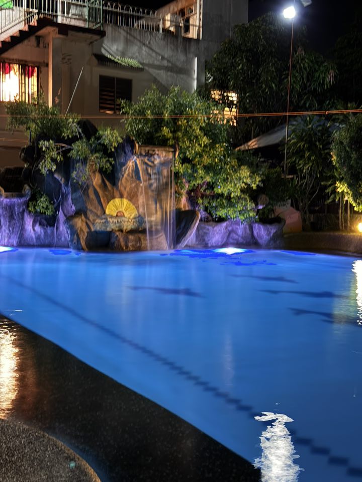 Twilight pool | Compostela