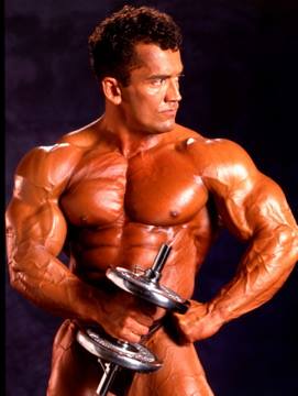 Lee Labrada strikes his instantly recognisable signature pose.