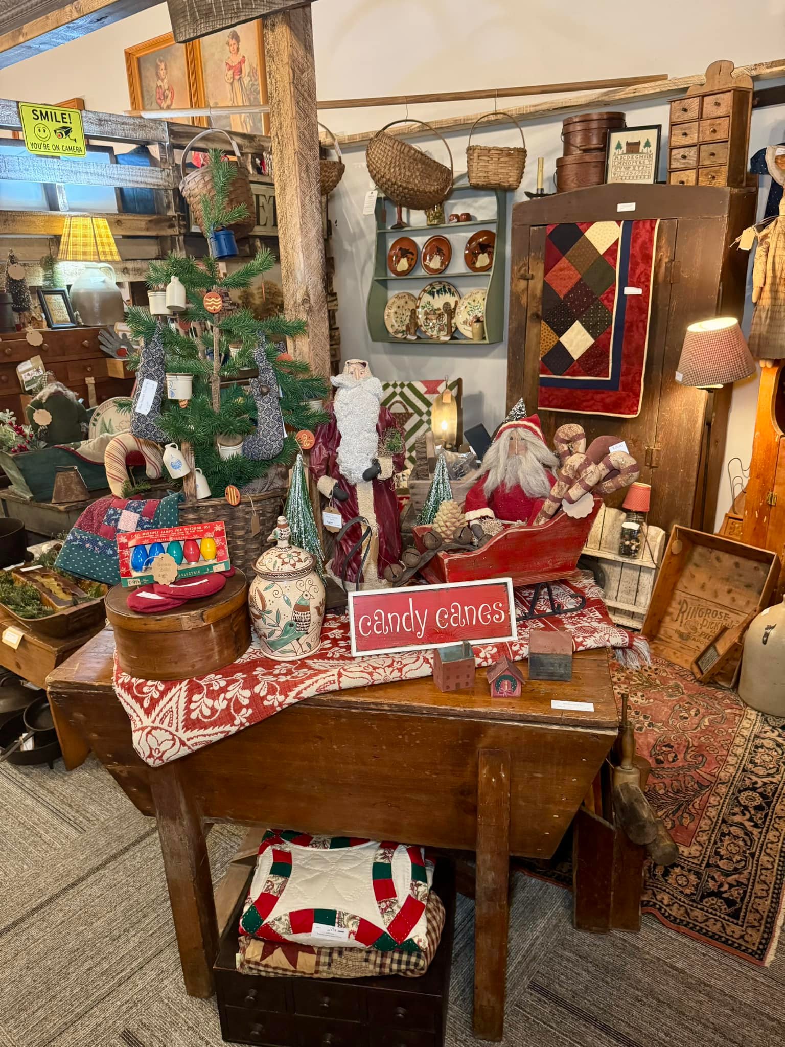 A Primitive - Antique quilts and coverlets, stoneware, apothecaries and ...