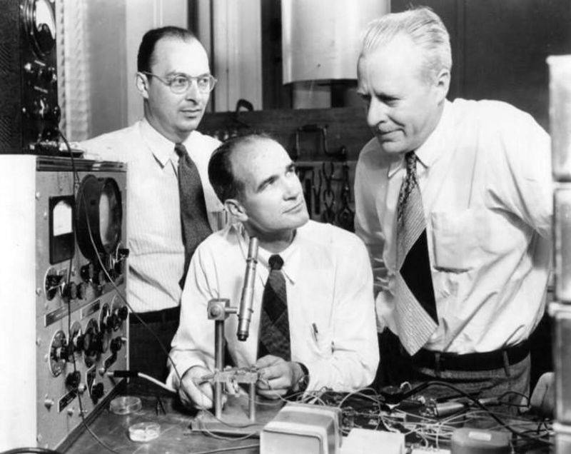 Amateur - The story of the transistor begins at Bell Laboratories ...