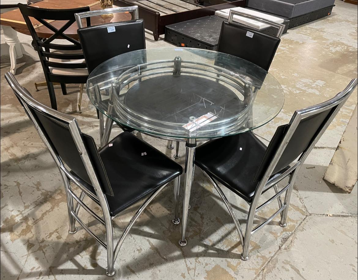 Milwaukee Habitat for Humanity ReStore - Five chair dining table set ...