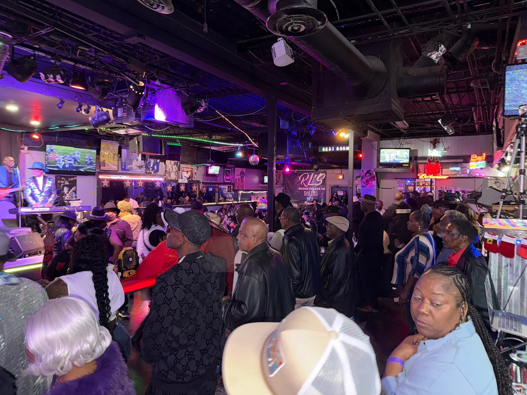 R.L.Blues Palace 2 added a new photo