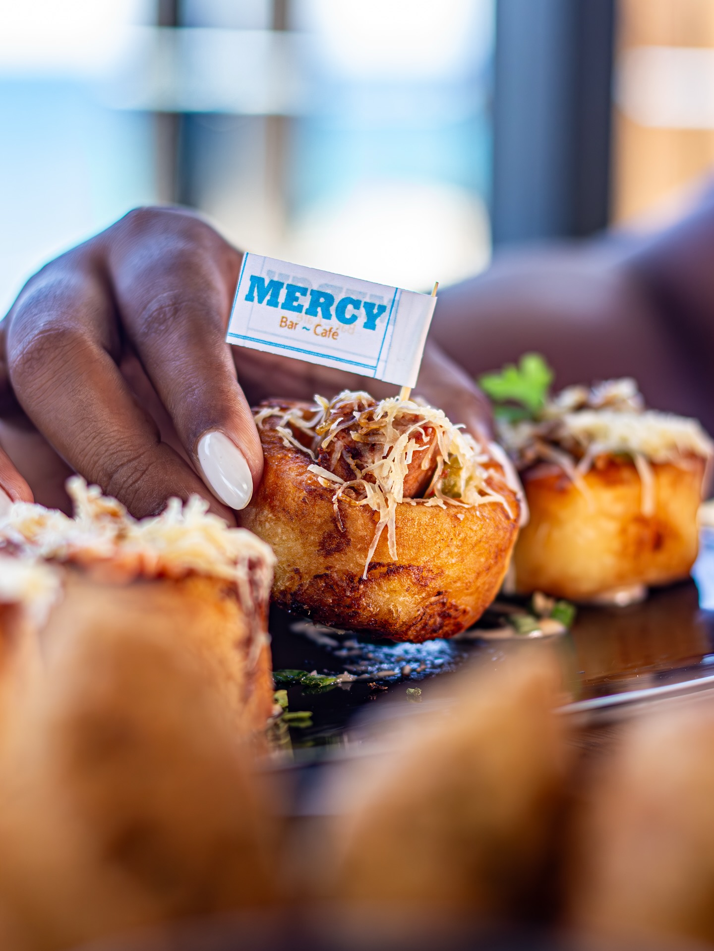 MERCY bar-café