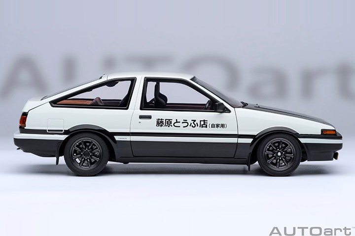 1:18 TOYOTA SPRINTER TRUENO (AE86) INITIAL D PROJECT D FINAL