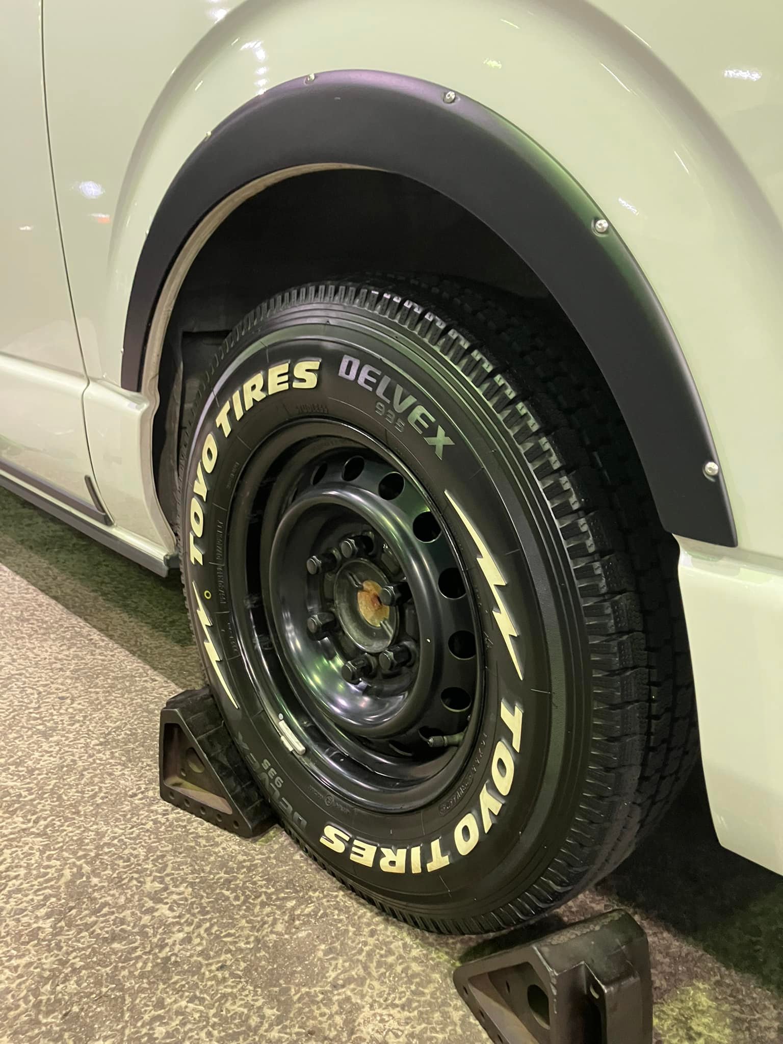 ハイエース車検対応の新サイズが発売されました。 YOKOHAMA