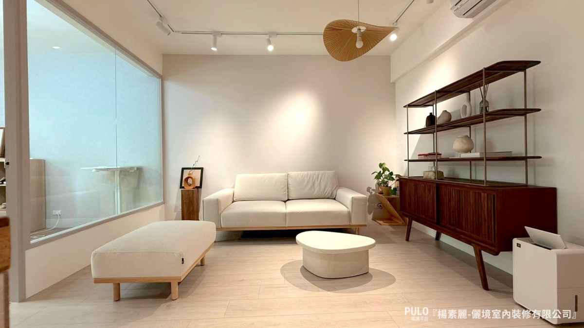 PULO 裝潢平台—裝潢，好家 - 把原本銳利的樑柱與轉角，用弧線溫柔地包裹起來，視覺上不再顯得沉重，反而像是一層薄薄... | Facebook