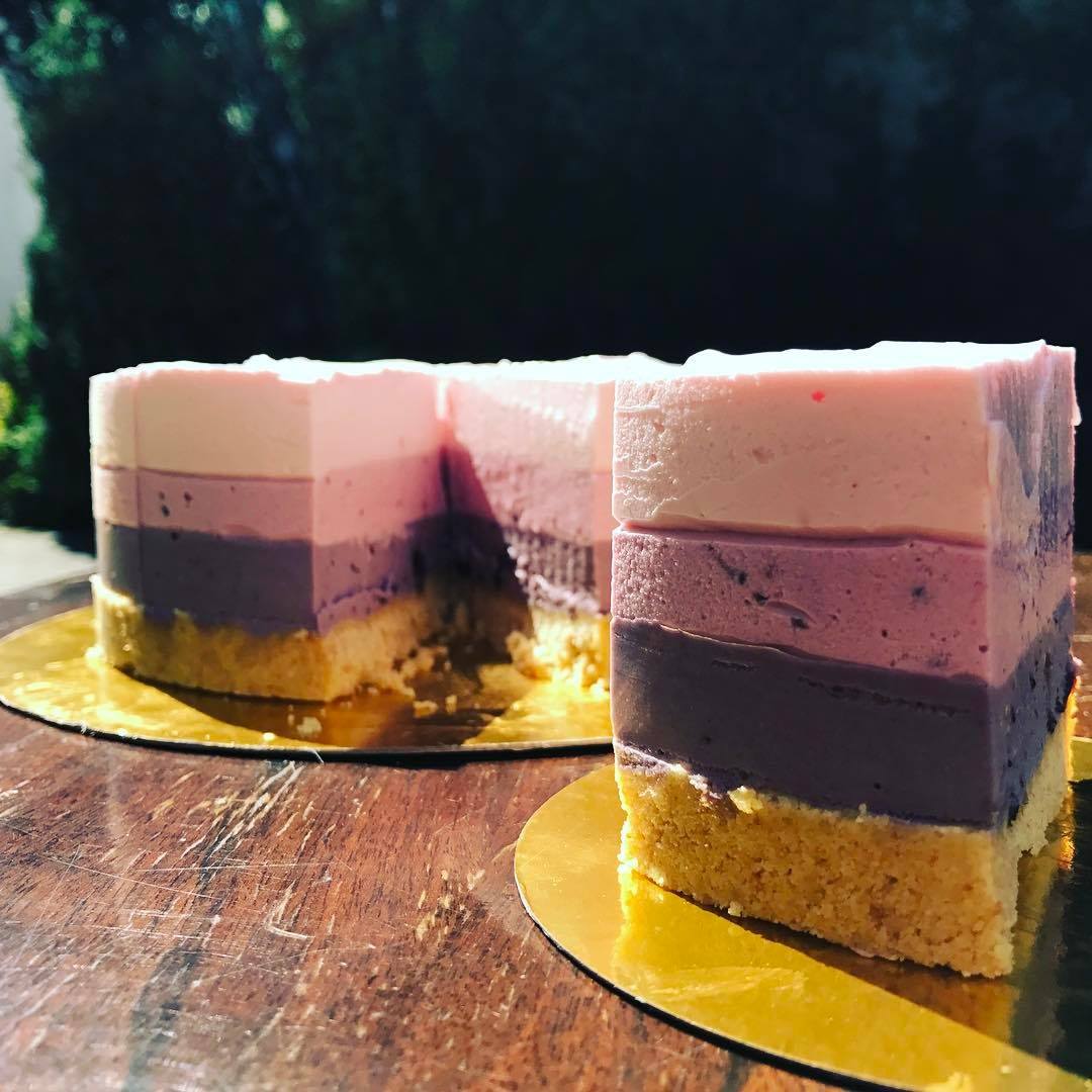 Amra Tort Trio Mousse Afine Zmeura Si Capsuni Facebook