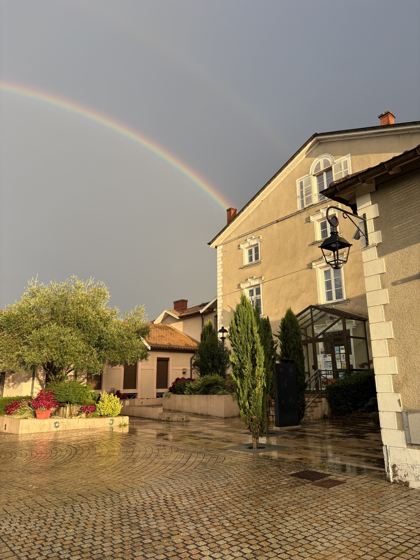 Mairie - 🎉💍🎊 Cet après-midi, se sont unis à la mairie : Camille et ...