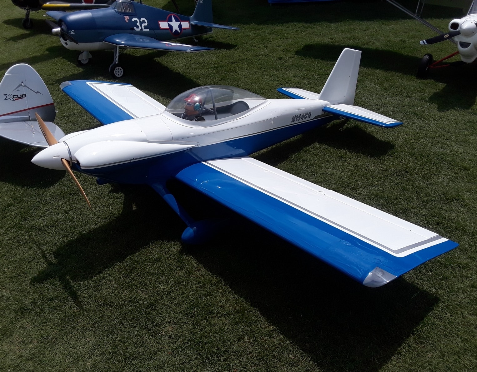 Hangar 9 - Craig Greening Hangar 9 RV-4 30cc powered by...