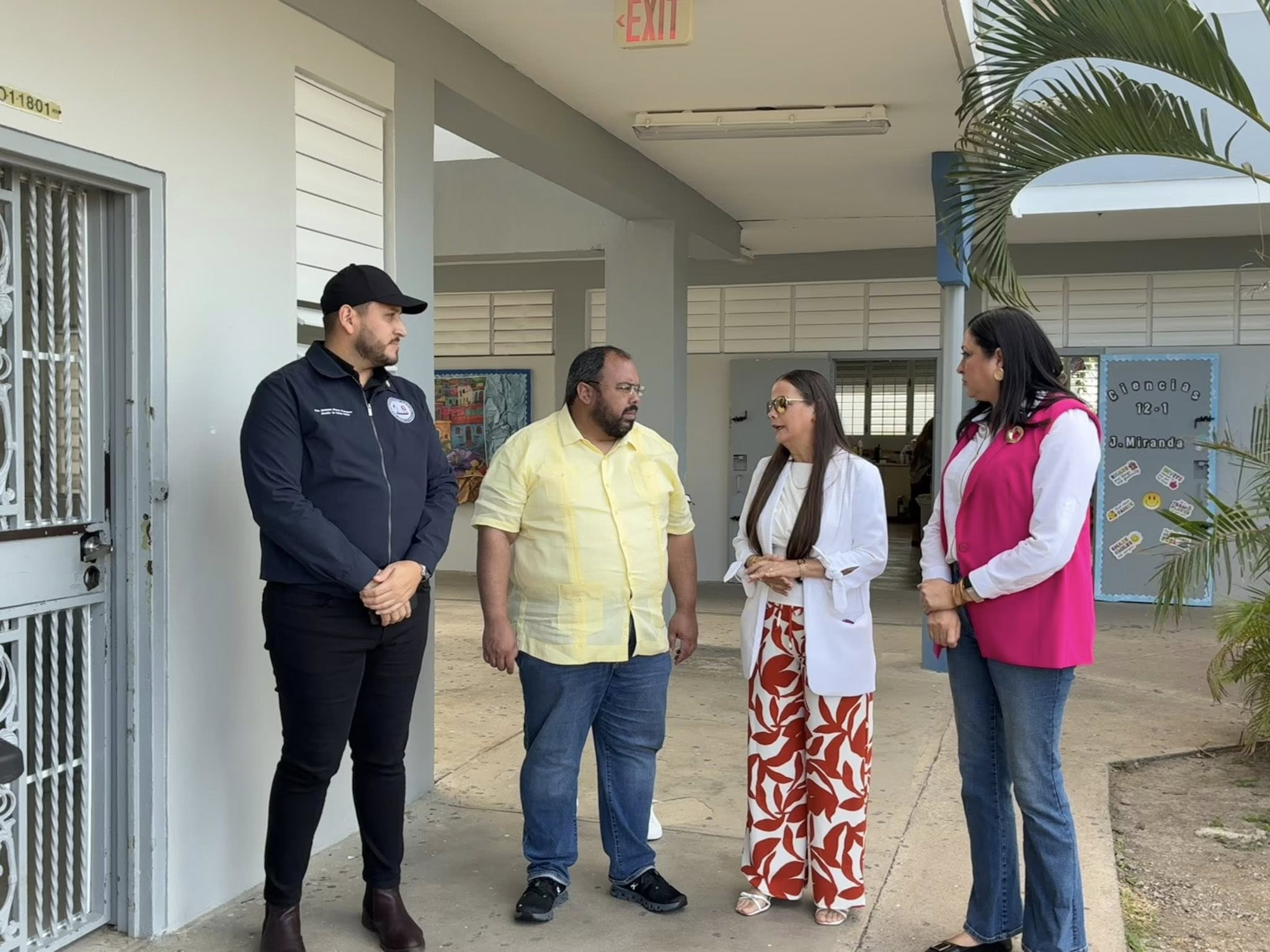 Secretario de Educación visita... - NOTICIAS DE PONCE | Facebook