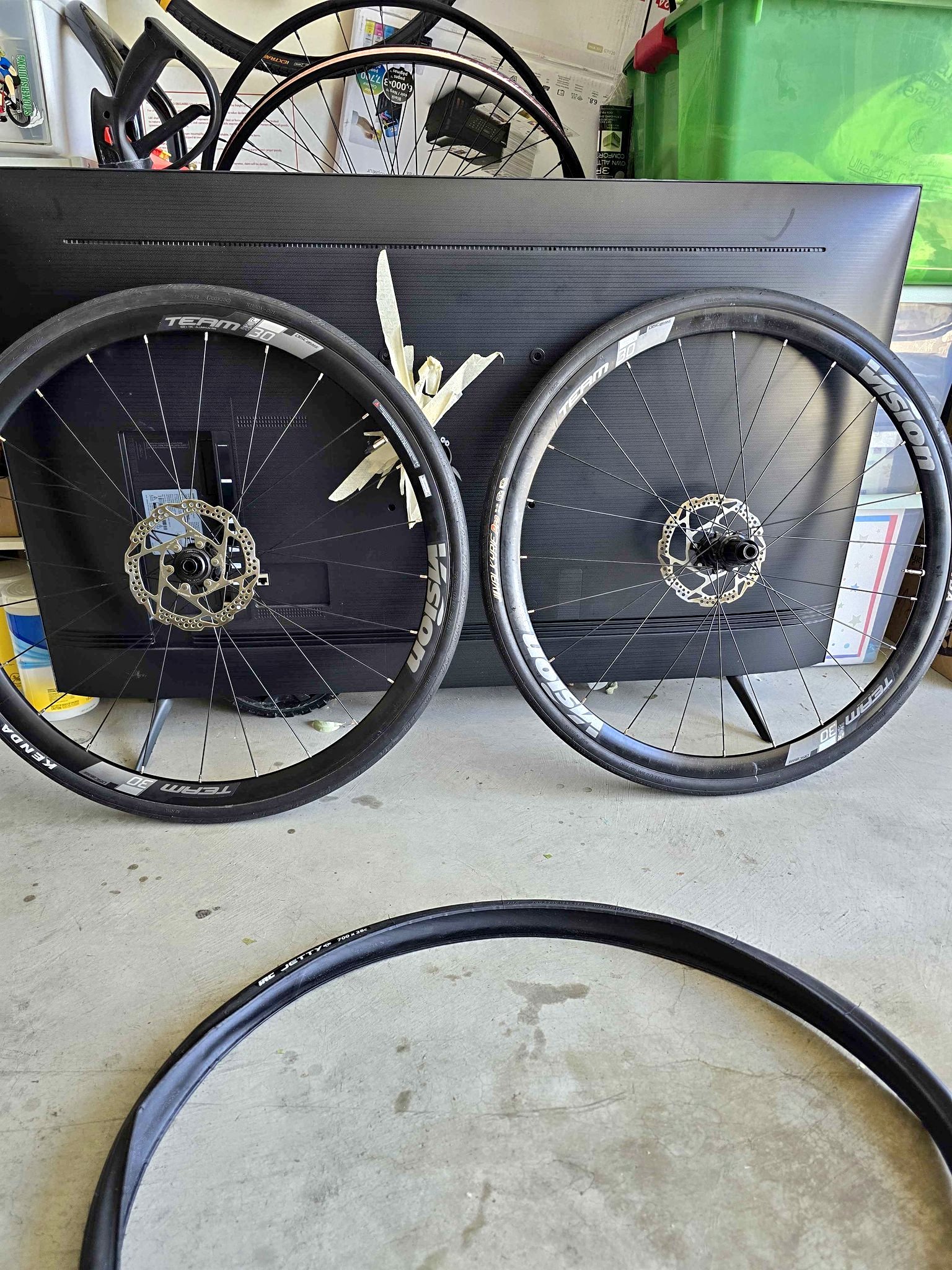 roda shimano wh r560 WH-R560 Bicycle Rear Hub Shell 20 Hole  PioraBikes Original Shimano parts guarantees that all components work perfectly for optimum performance and maximum safety and longevity Shimano WH-RS710-C46-TL 700C Wheelset