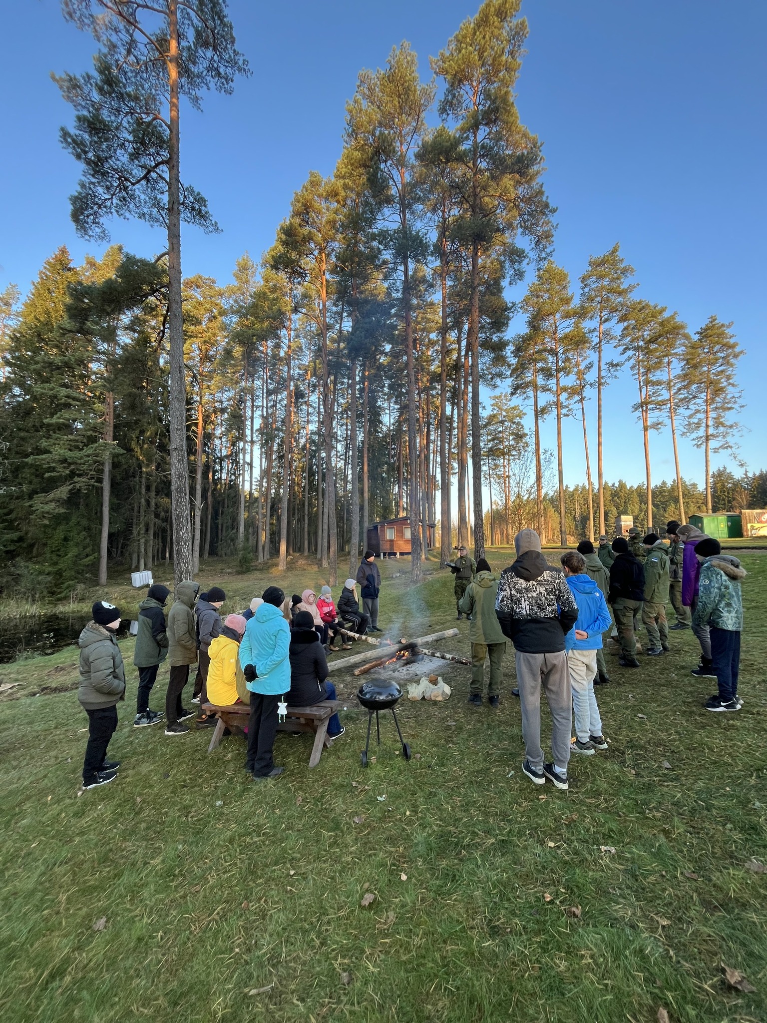 Hiiumaa Kodutütred... - Hiiumaa Kodutütred ja Noored Kotkad