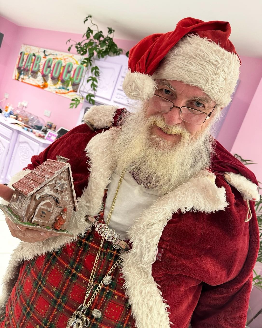🚨 SANTA PANIC ALERT 🚨🎅 Santa’s... - Lab Cocoa Workshop | Facebook