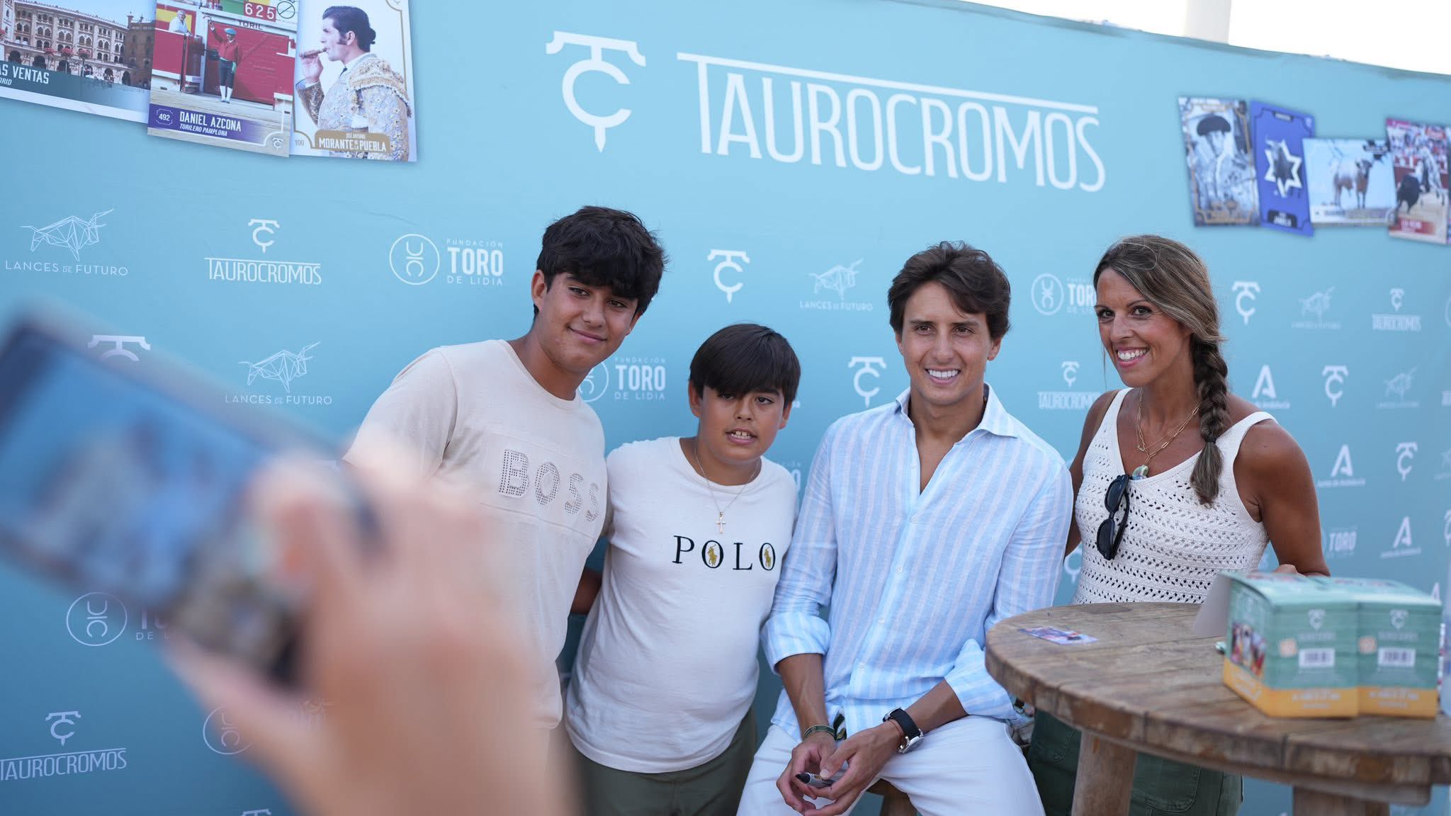 Andres Roca Rey - Fans