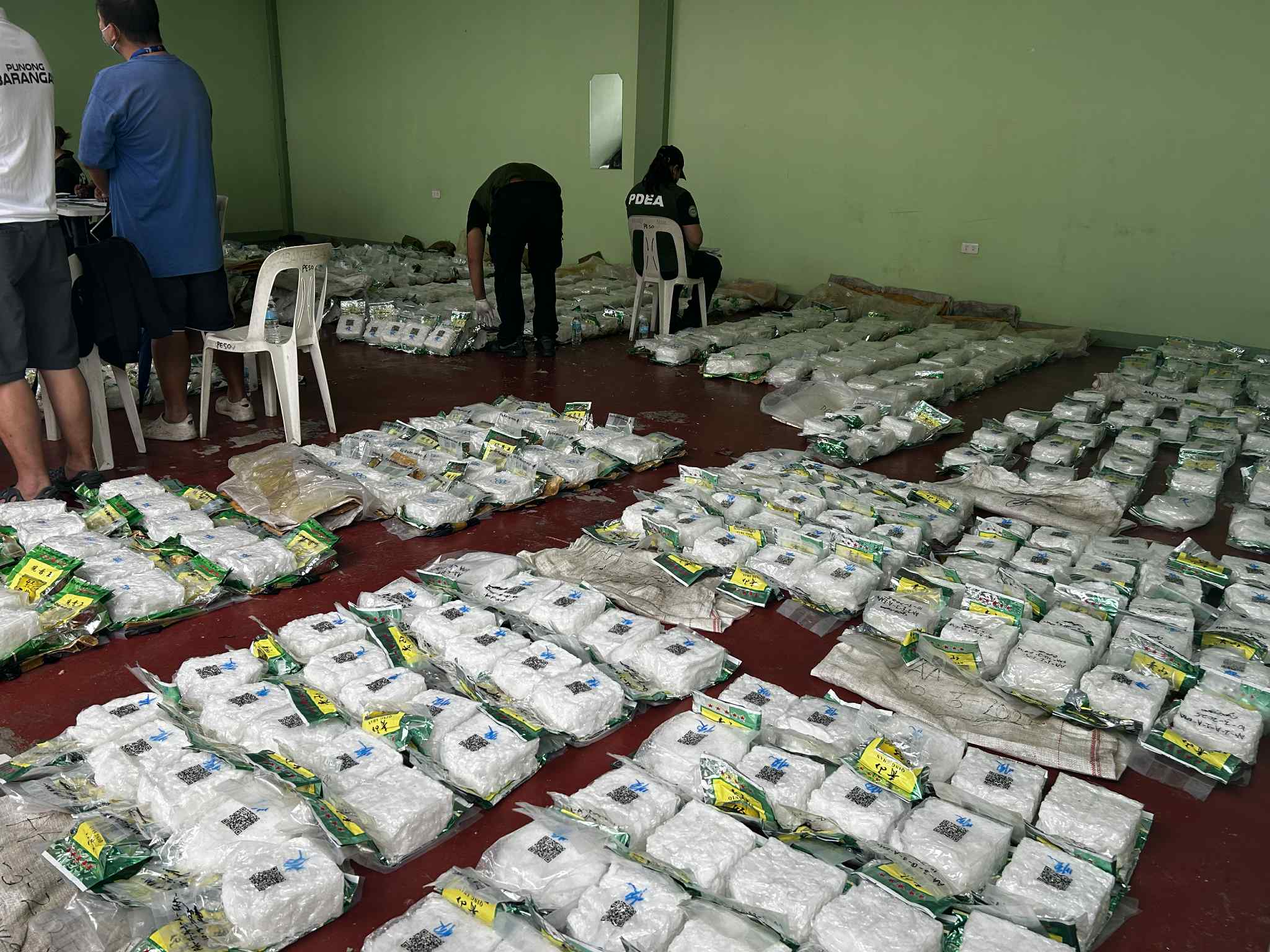 GMA - Nasabat ng mga awtoridad ang P6.8-billion halaga ng hinihinalang ...