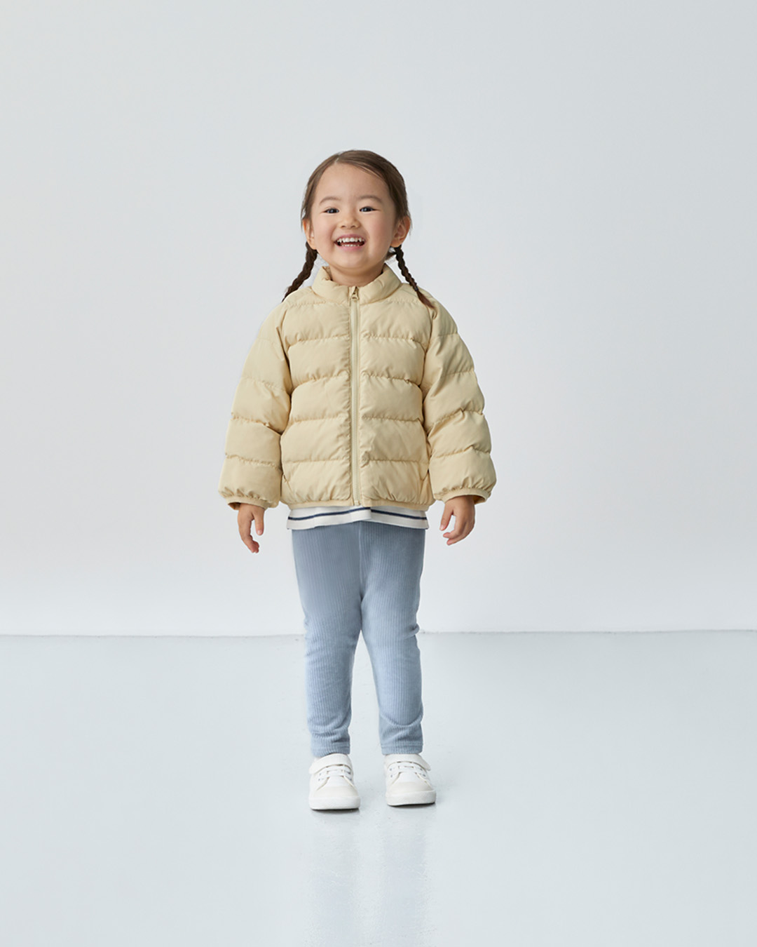 MUJI - #懶骨頭沙發 回家後躺在懶骨頭沙發上， 讓懶骨頭內裡的超微粒泡棉貼合身體曲線， 感受身體被包覆、支撐的舒適感。 | Facebook