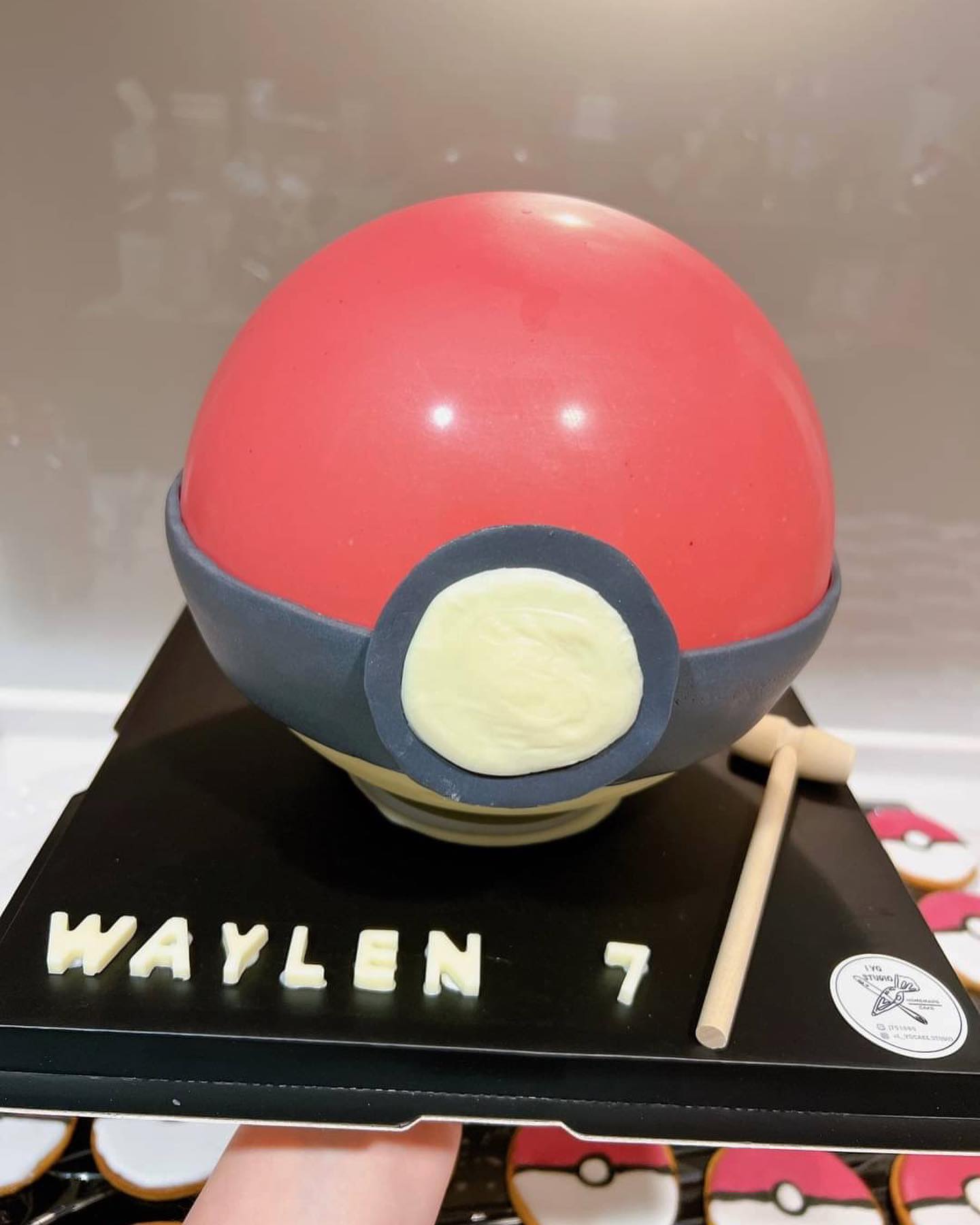 🥳🥳八寸 「寶可夢精靈球+敲敲樂」 ⭐️附贈小木槌子🎉... - I Yo-Homemade CAKE Studio