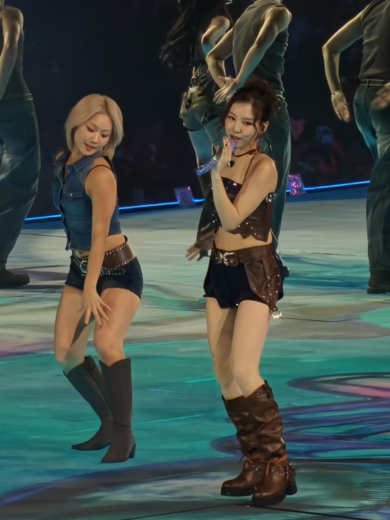 IZNA performing TWICE's 'SIGNAL' at KCON Japan 2025. TWICE QUEENS