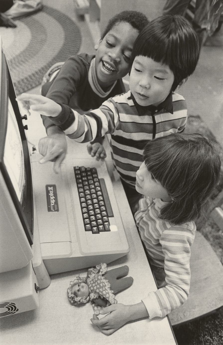 Back to 80s - In May, 1983, Apple Computer, Inc. announced... | Facebook