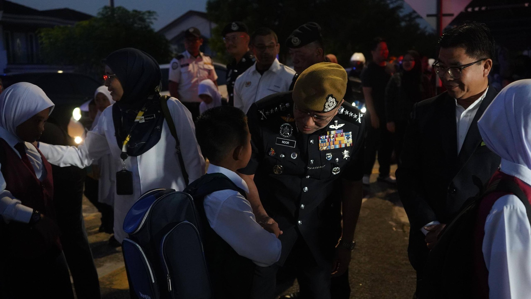 Sekolah... - Sekolah Kebangsaan Raja Perempuan Muzwin