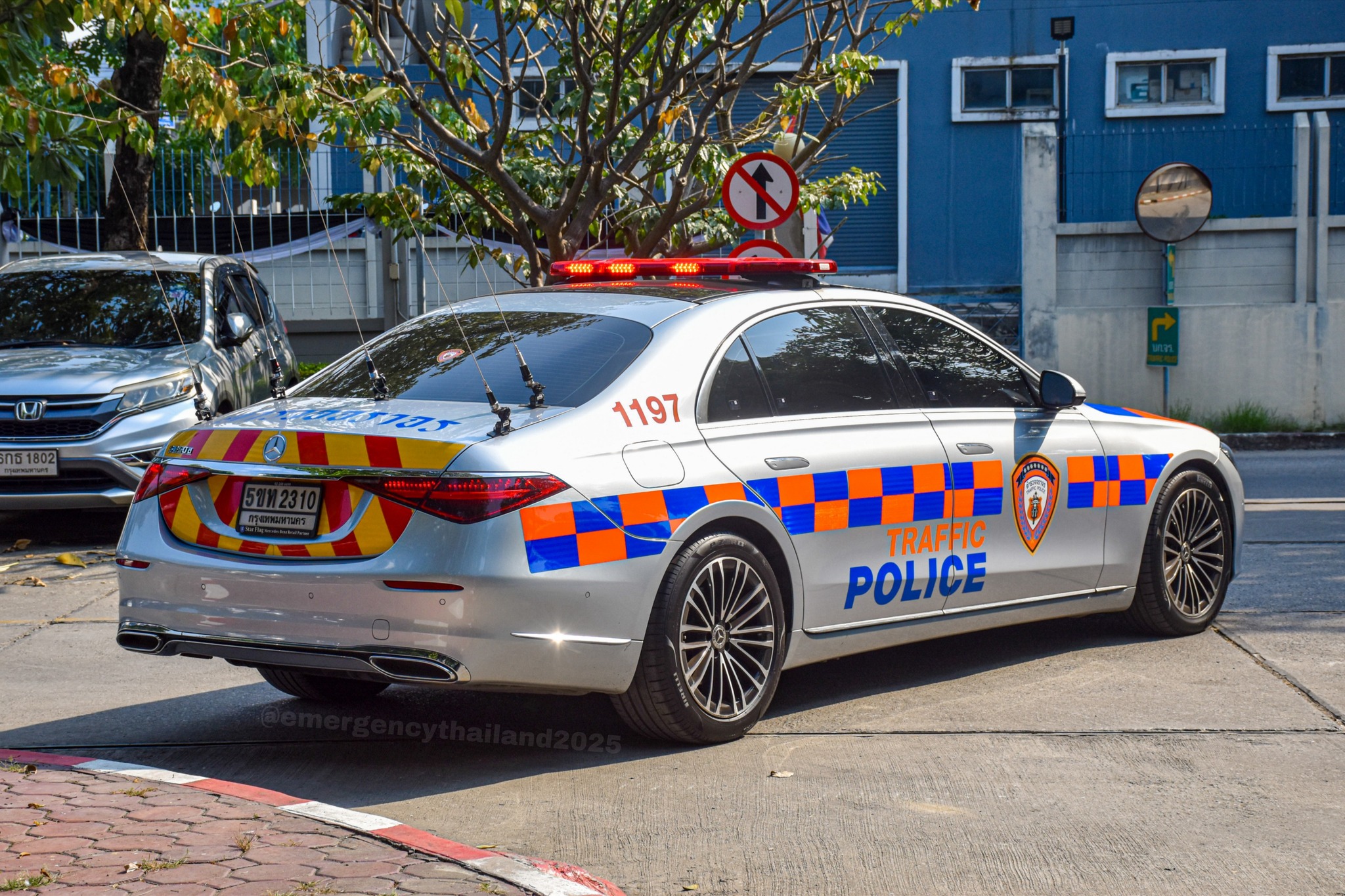 Thai Police Vehicles - Bangkok Metropolitan Police Car 🇹🇭🚨 (Toyota ...