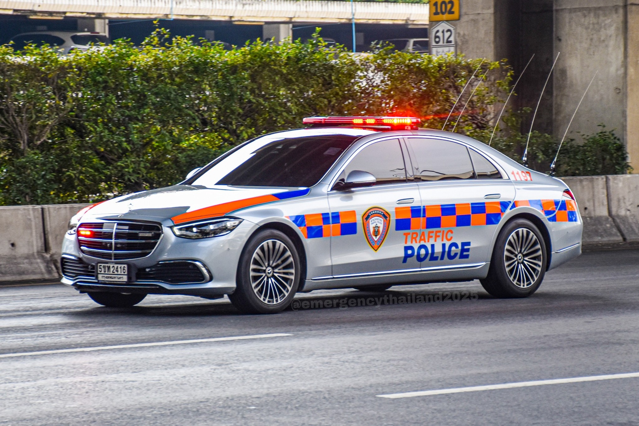 Thai Police Vehicles - Bangkok Metropolitan Police Car 🇹🇭🚨 (Toyota ...