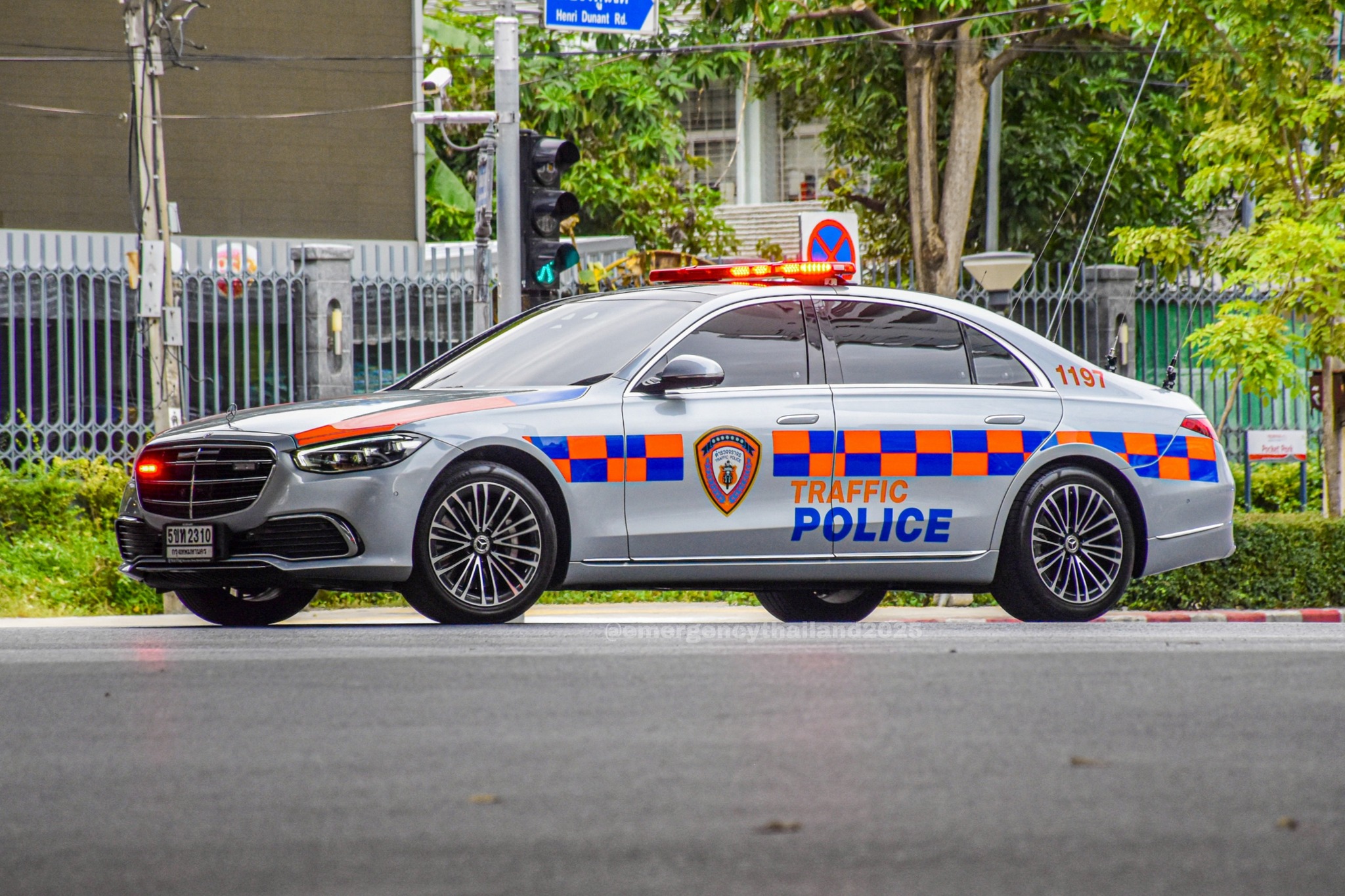 Thai Police Vehicles - Bangkok Metropolitan Police Car 🇹🇭🚨 (Toyota ...