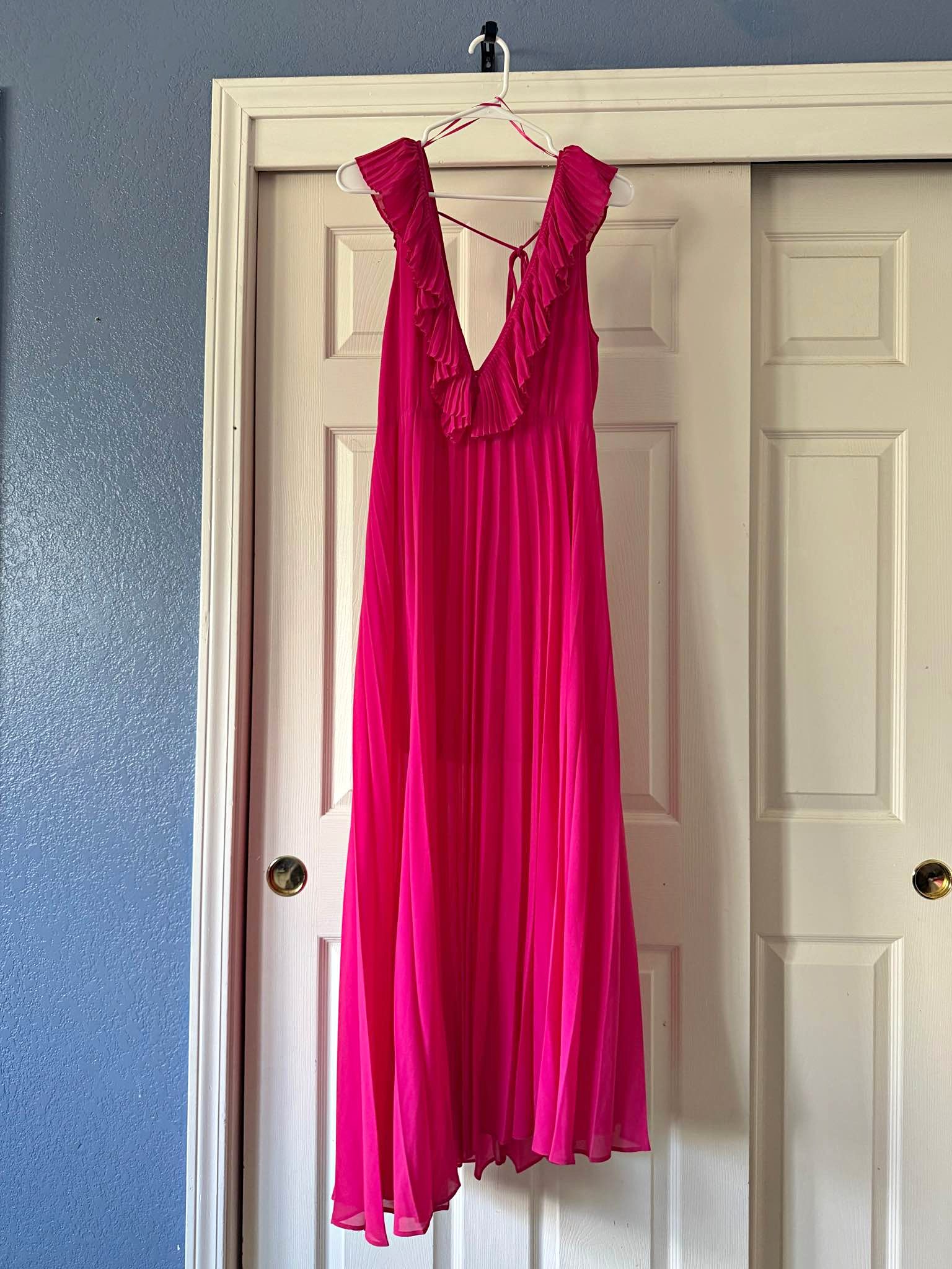 Hot pink deep v-neck dress size small - Dresses | Facebook Marketplace ...
