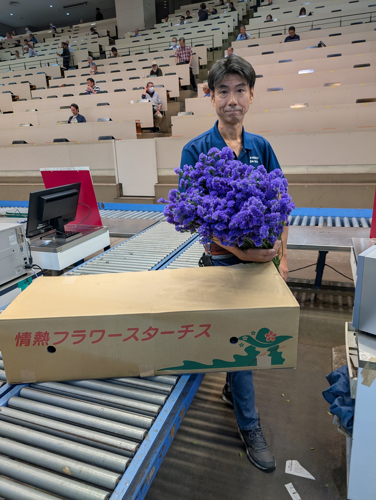 皆さん、おはようございます！ 今朝のセリ前朝礼では菊地が北海道から